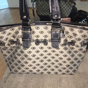 Dooney and bourke purse
